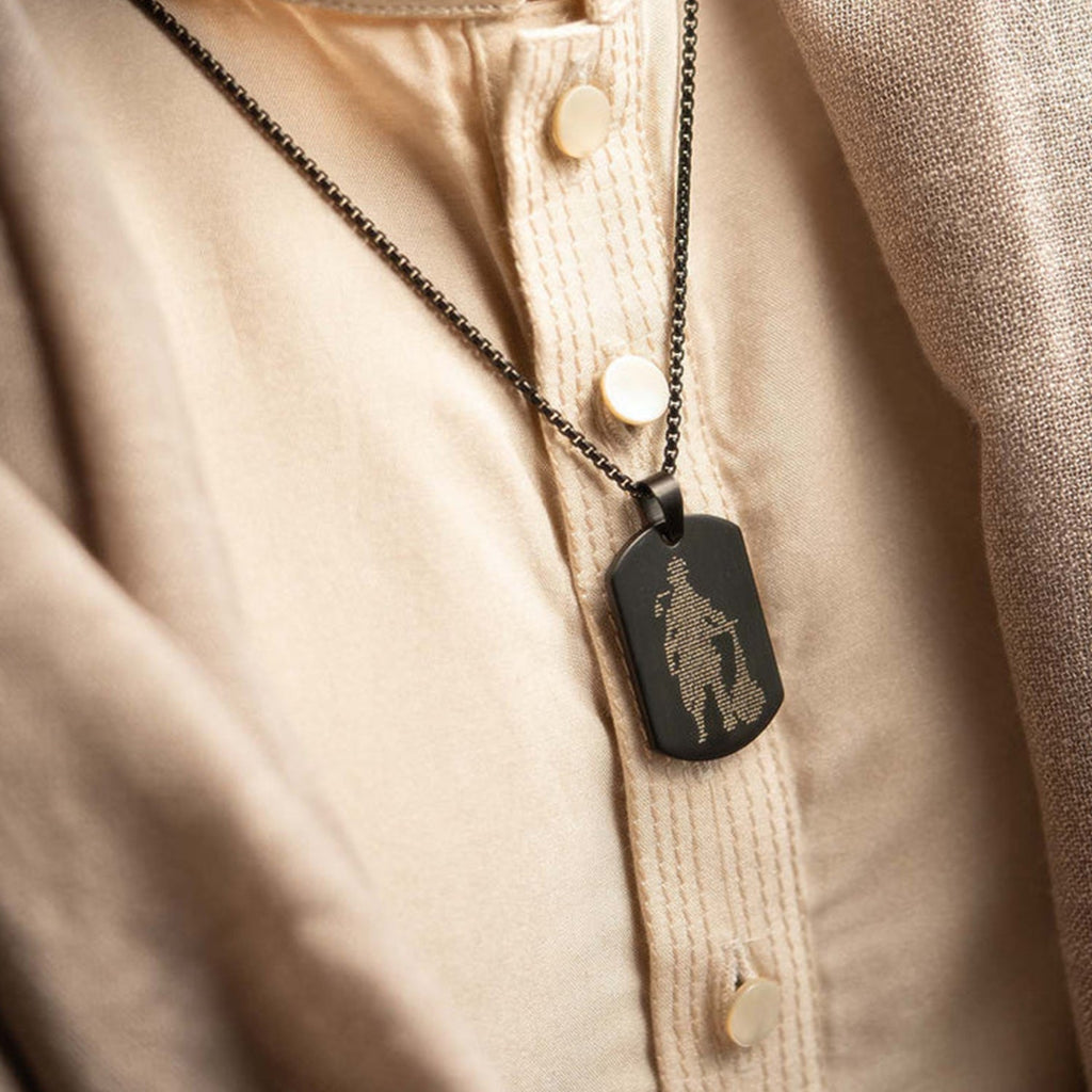Side view of the Hanuman Chalisa Locket and chain, showcasing its quality.