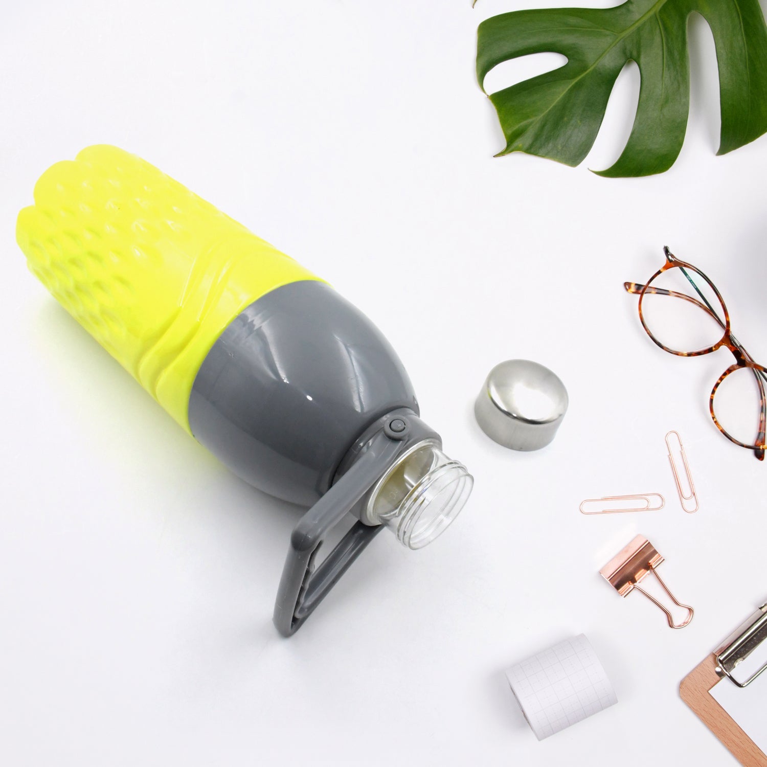 Durable insulated water bottle, 1400ml, on an office desk, promoting healthy hydration at work.