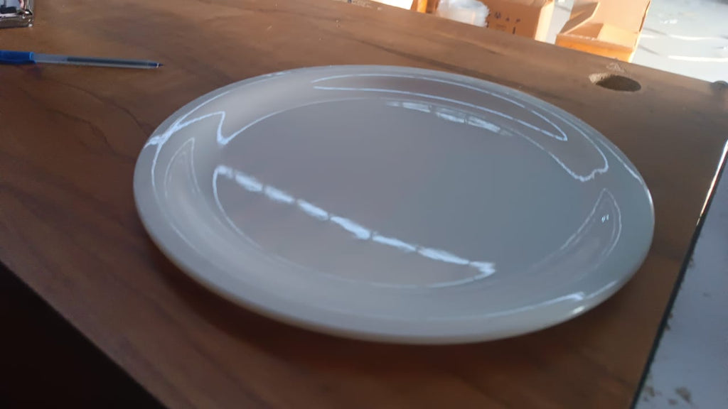 Lightweight 30 cm round dinner plate, perfect for everyday dining