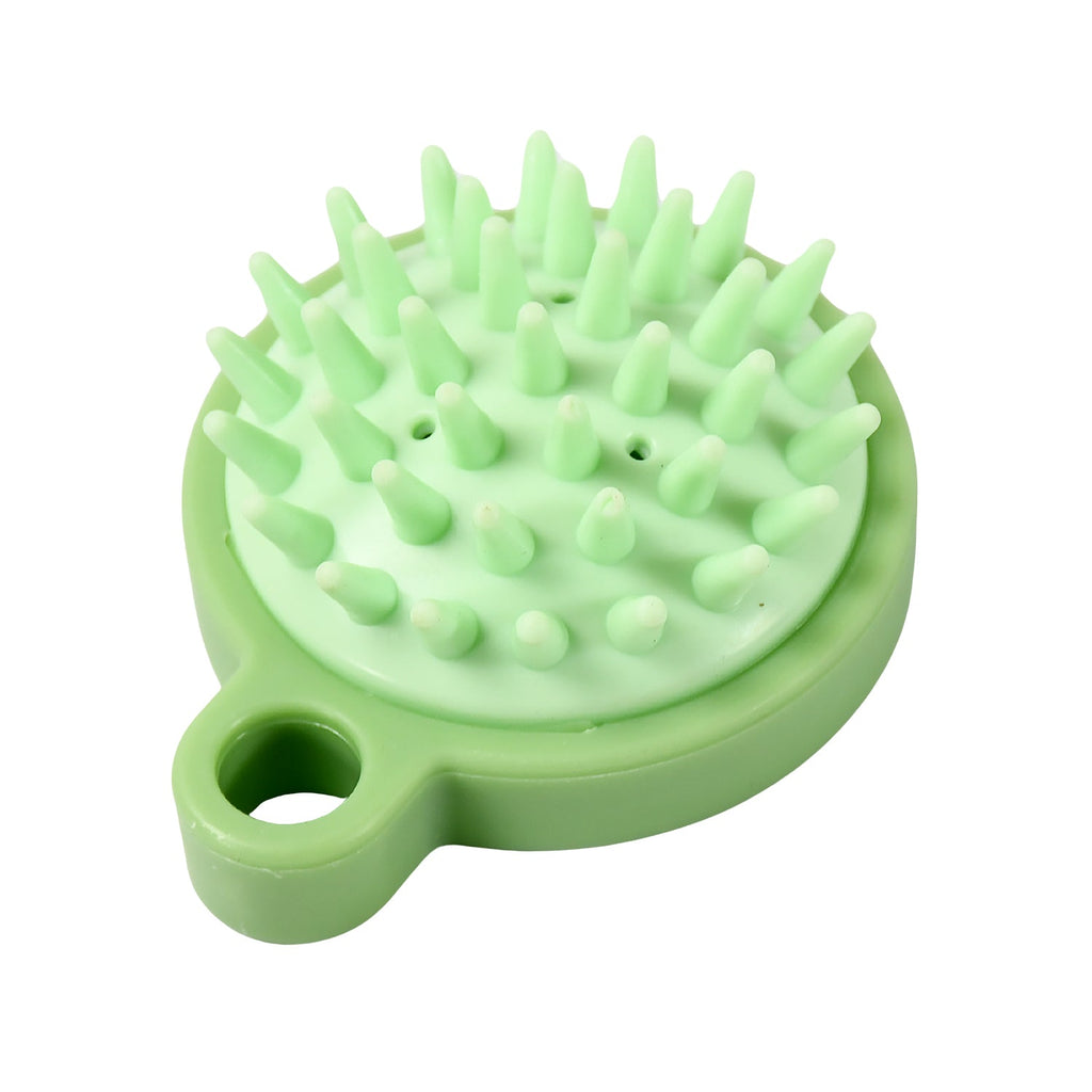 Person using the VelvaBloom scalp massage comb to lather shampoo and gently massage the scalp.