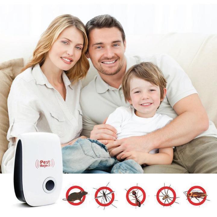 A family of three smiles on a sofa behind a white pest repeller and five circled-out pest icons.