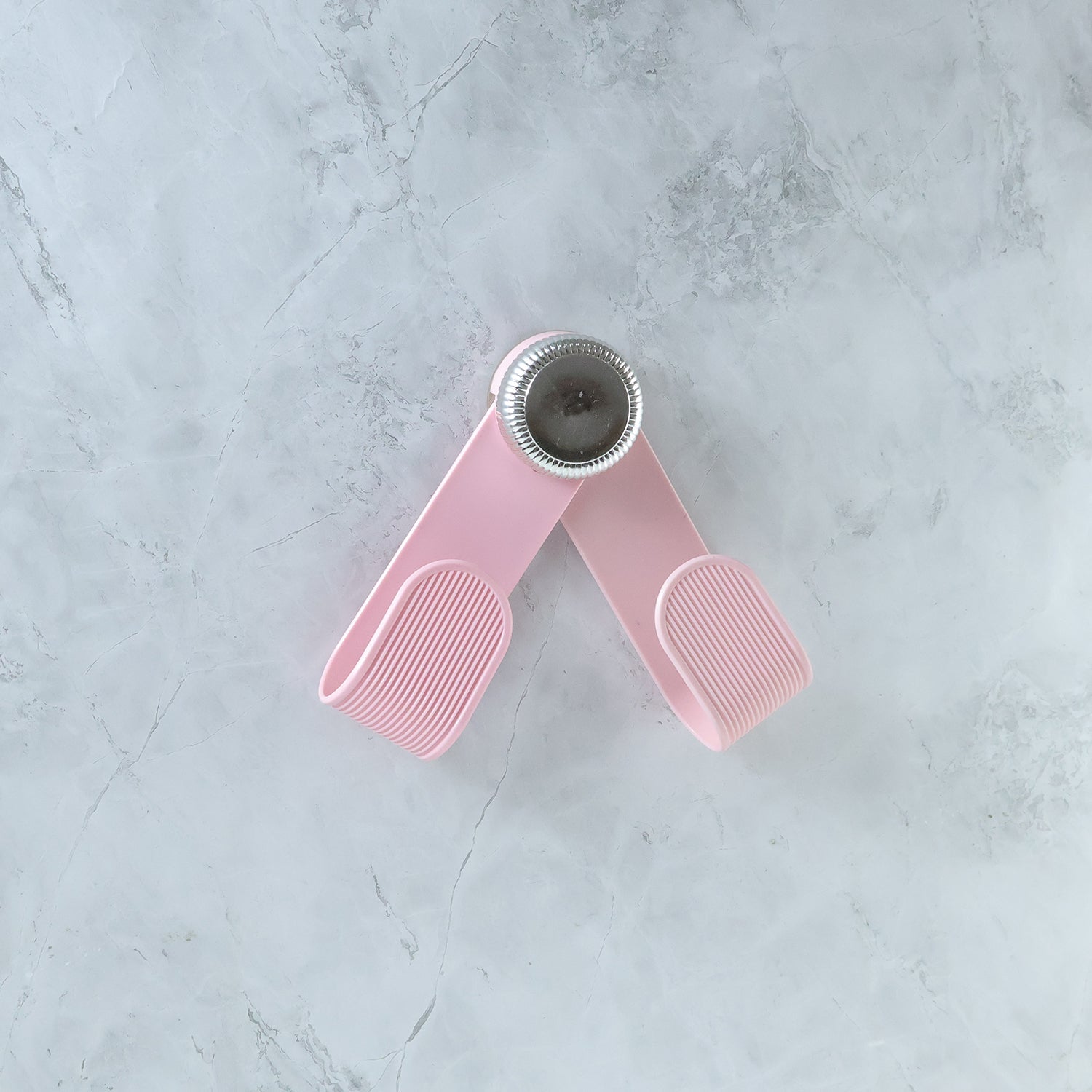 Adjustable kitchen lid clip for various pot sizes